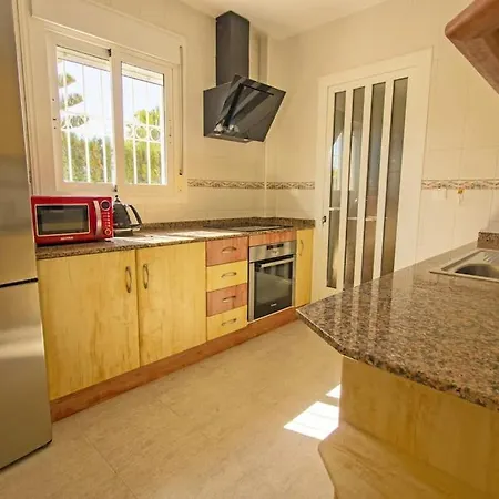Sr105 4 Bed Family With Private Pool